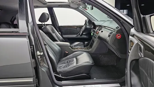 Mercedes-Benz E-Class W210 E200K 2002 10