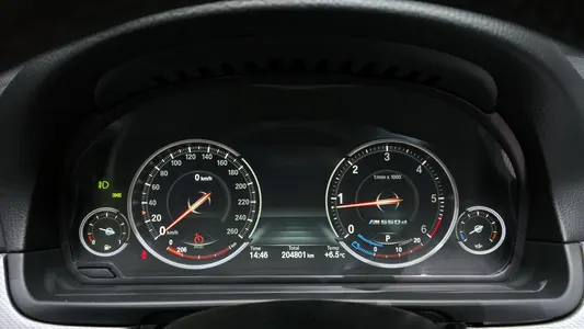 BMW 5 Series (F10) 520d M 2013 8