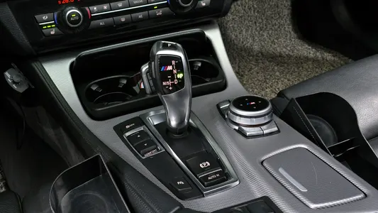 BMW 5 Series (F10) 520d M 2013 9