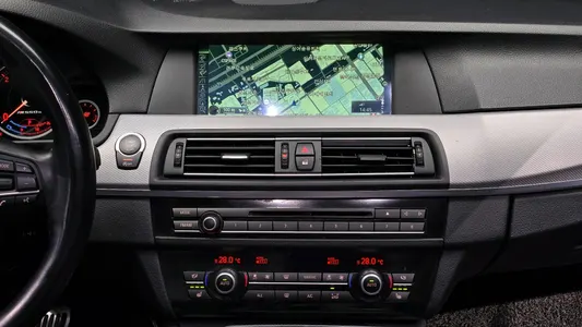 BMW 5 Series (F10) 520d M 2013 18
