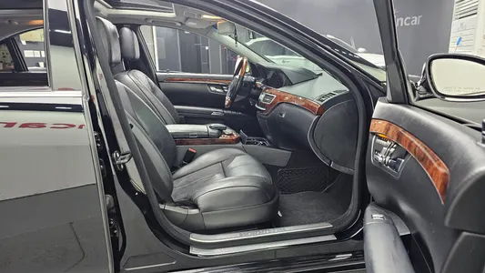 Mercedes-Benz S-Class W221 S550L 2008 11