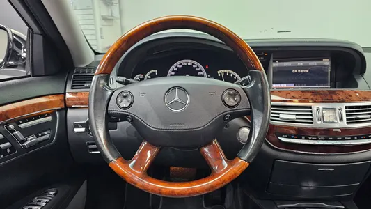 Mercedes-Benz S-Class W221 S550L 2008 13