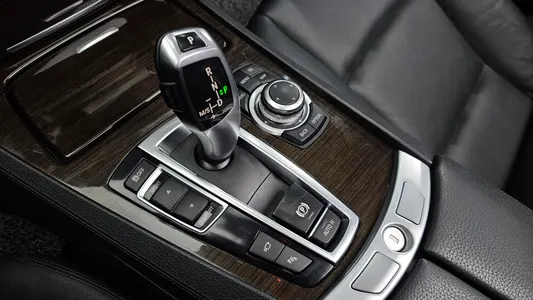 BMW 7 Series (F01) 740Li 2011 9