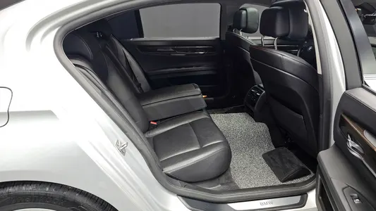 BMW 7 Series (F01) 740Li 2011 12