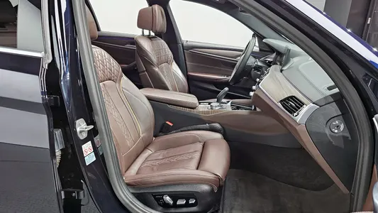 BMW 5 Series (G30) 520i M 2020 10