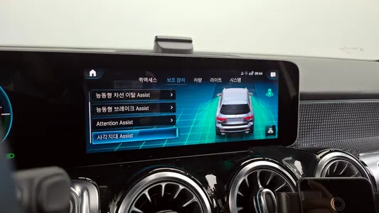 Mercedes-Benz GLB-Class X247 GLB220 2020 16