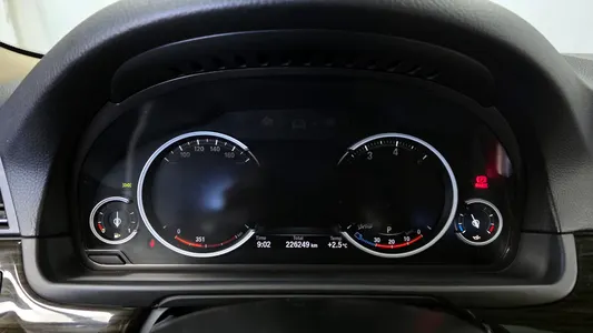 BMW 5 Series (F10) 528i xDrive 2014 8