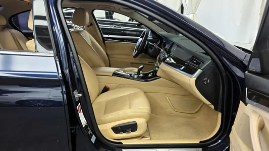 BMW 5 Series (F10) 528i xDrive 2014 11