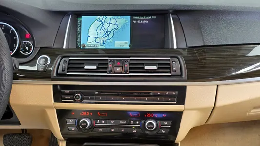 BMW 5 Series (F10) 528i xDrive 2014 14
