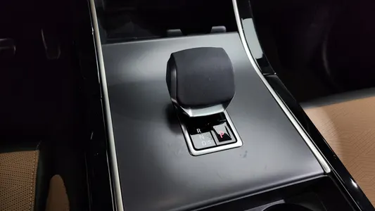 Land Rover 레인지로버 벨라 3.0 P400 HSE 2025 8