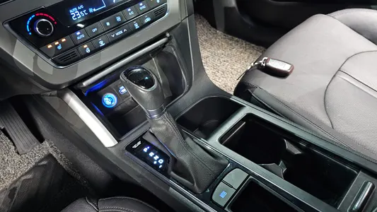 Hyundai LF LPI 2014 9