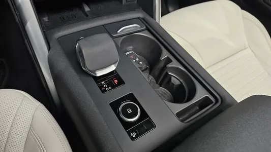 Land Rover 5 2.0 P300 S 2025 9