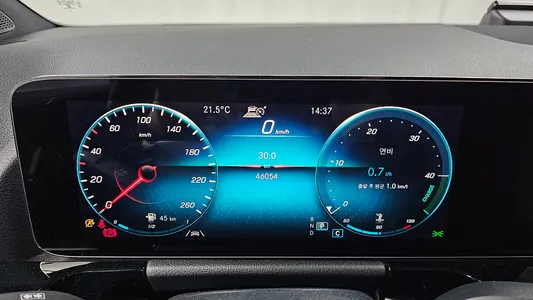 Mercedes-Benz GLA-Class H247 GLA220 2021 8