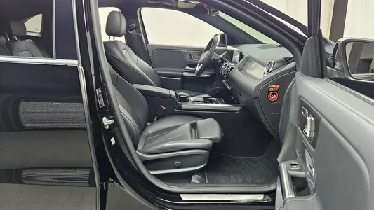 Mercedes-Benz GLA-Class H247 GLA220 2021 11