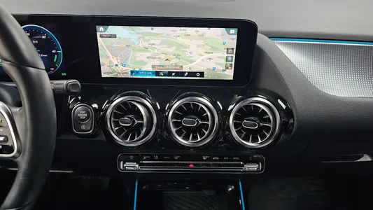 Mercedes-Benz GLA-Class H247 GLA220 2021 15
