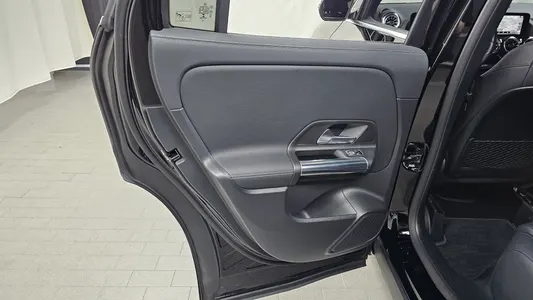 Mercedes-Benz GLA-Class H247 GLA220 2021 25