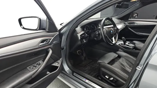 BMW 5 Series (G30) 520d M 2017 11
