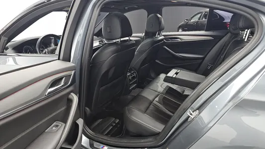 BMW 5 Series (G30) 520d M 2017 12