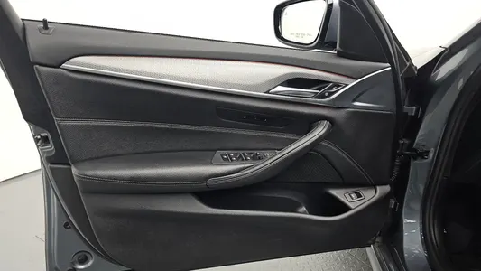 BMW 5 Series (G30) 520d M 2017 24