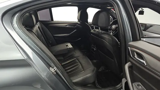 BMW 5 Series (G30) 520d M 2017 26