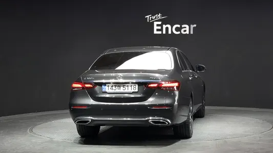 Mercedes-Benz E-Class W213 E300e 4MATIC 2021 4
