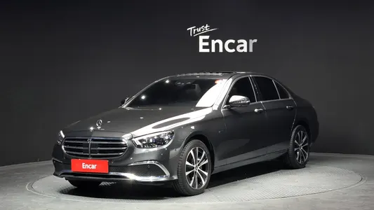 Mercedes-Benz E-Class W213 E300e 4MATIC 2021