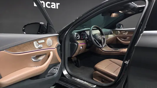 Mercedes-Benz E-Class W213 E300e 4MATIC 2021 10