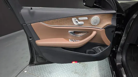 Mercedes-Benz E-Class W213 E300e 4MATIC 2021 24