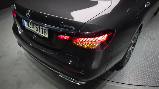 Mercedes-Benz E-Class W213 E300e 4MATIC 2021 23