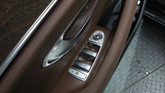 Mercedes-Benz E-Class W213 E300e 4MATIC 2021 30