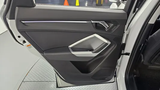 Audi Q3 (F3) 35 TDI 2020 25