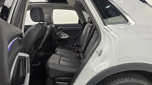 Audi Q3 (F3) 35 TDI 2020 26