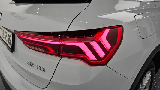 Audi Q3 (F3) 35 TDI 2020 23