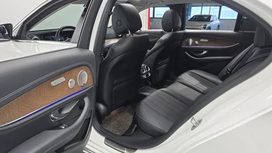 Mercedes-Benz E-Class W213 E300e 4MATIC 2020 26