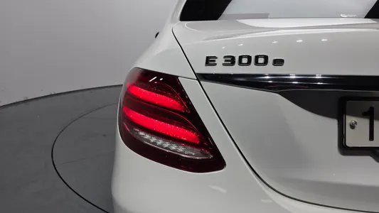 Mercedes-Benz E-Class W213 E300e 4MATIC 2020 23