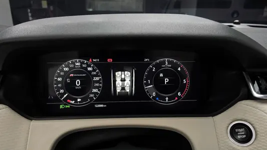 Land Rover 레인지로버 벨라 3.0 D300 R- SE 2017 8