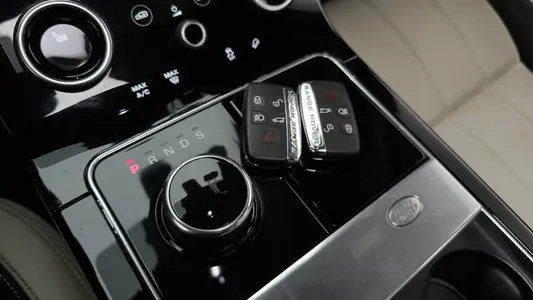 Land Rover 레인지로버 벨라 3.0 D300 R- SE 2017 9