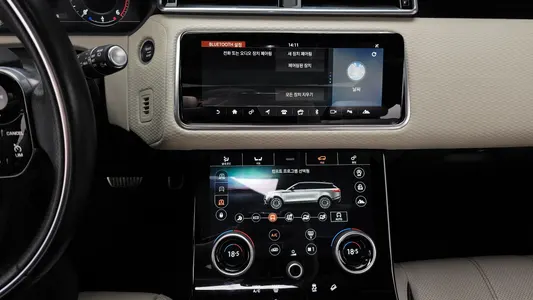 Land Rover 레인지로버 벨라 3.0 D300 R- SE 2017 14