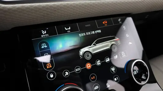 Land Rover 레인지로버 벨라 3.0 D300 R- SE 2017 16