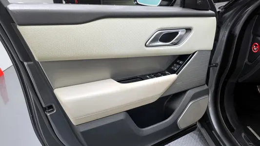 Land Rover 레인지로버 벨라 3.0 D300 R- SE 2017 24