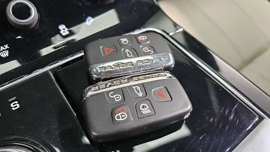Land Rover 레인지로버 벨라 3.0 D300 R- SE 2017 34