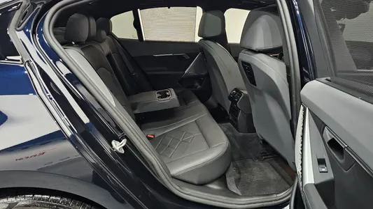 BMW 5 Series (G60) 530i xDrive M 2025 11