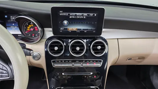 Mercedes-Benz C-Class W205 C220 d 2016 14