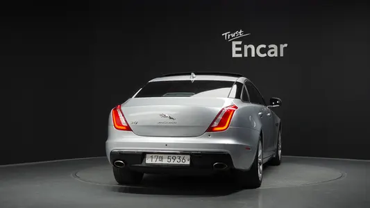 Jaguar All New XJ 3.0D SWB 2018 4