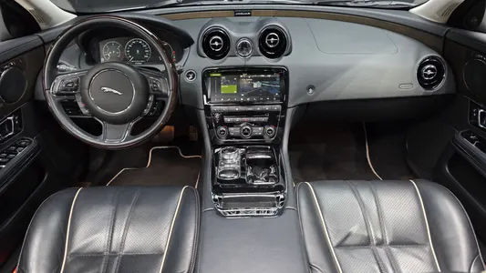 Jaguar All New XJ 3.0D SWB 2018 7