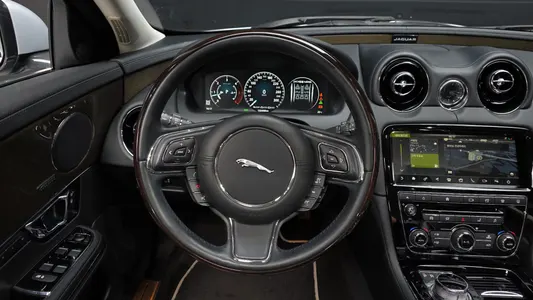 Jaguar All New XJ 3.0D SWB 2018 13