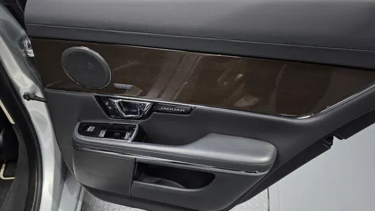 Jaguar All New XJ 3.0D SWB 2018 25