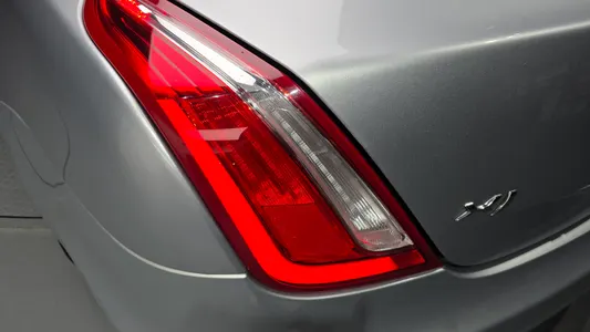 Jaguar All New XJ 3.0D SWB 2018 23