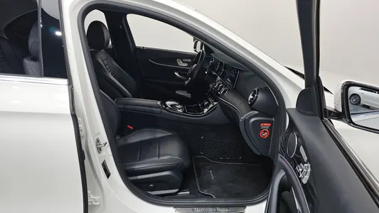 Mercedes-Benz E-Class W213 E220d 2019 26