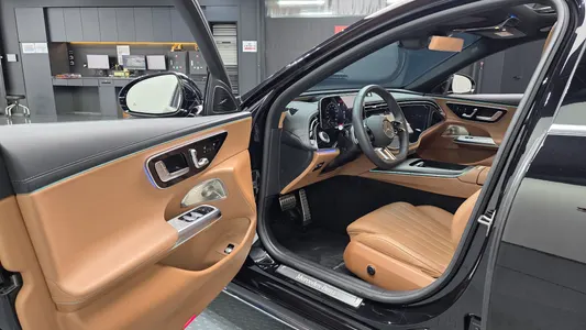 Mercedes-Benz E-Class W214 E300 4MATIC AMG Line 2024 9